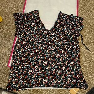 SHEIN Black Floral Pattern Shirt